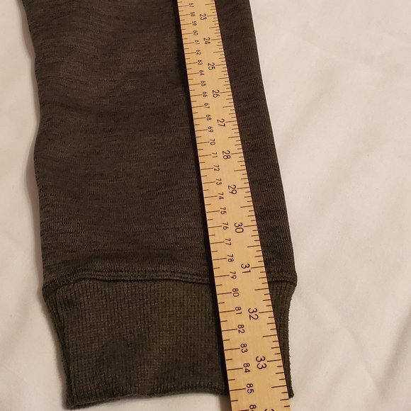 Under Amour men's V-neck long sleeves sweater 100% polyester Size 2XL. - Picture 11 of 11